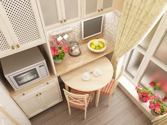 Оптимизация пространства на кухне создана благодаря очень интересному столу необычной формы
