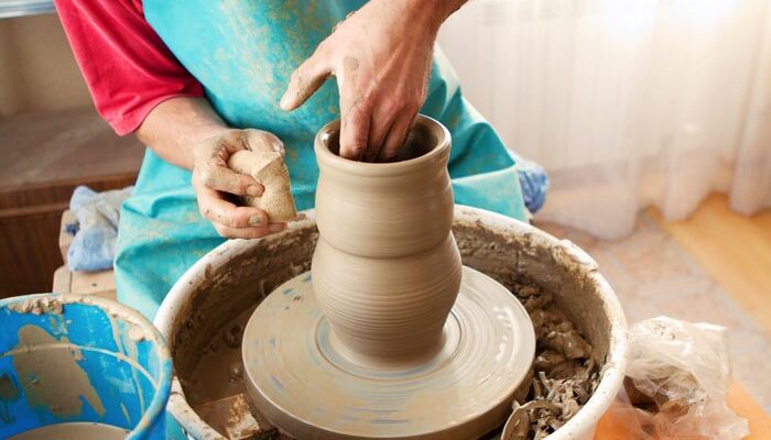 Из какого материала изготавливается керамическая посуда
