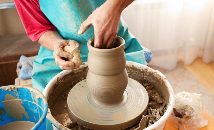 Из какого материала изготавливается керамическая посуда